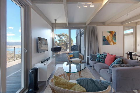 JINDY HOUSE BRAND NEW And STYLISH AMAZING VIEWS - Seniors Australia 3