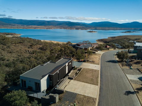 JINDY HOUSE BRAND NEW And STYLISH AMAZING VIEWS - Seniors Australia 2
