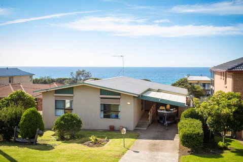 Kianga Parade Beach House - Seniors Australia 0