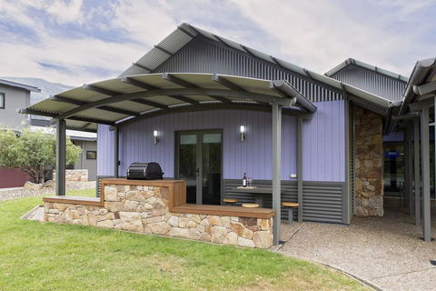 Kickenback Studio - Contemporary Accommodation In The Heart Of Crackenback - Seniors Australia 0
