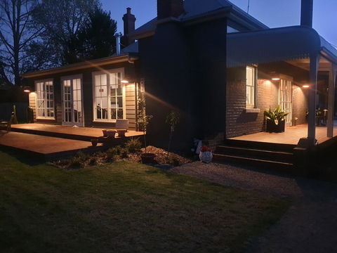 Kings Cottage Uralla - Seniors Australia 2