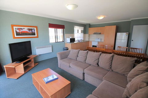 Kirwan Apartment 18 - Large Jindabyne Apartment - Seniors Australia 3
