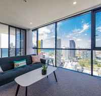 KOZYGURU BROADBEACH AMAZING VIEW 2 BED APT FREE PARKING WALK TO BEACH QBR004 - Seniors Australia