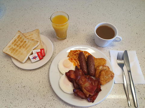 Lake Jindabyne Hotel - Seniors Australia 1