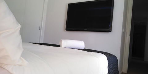 Lakeside Retreat & Business - Seniors Australia 1