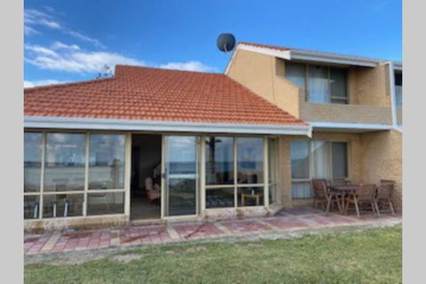 Lands Edge - Seniors Australia 1