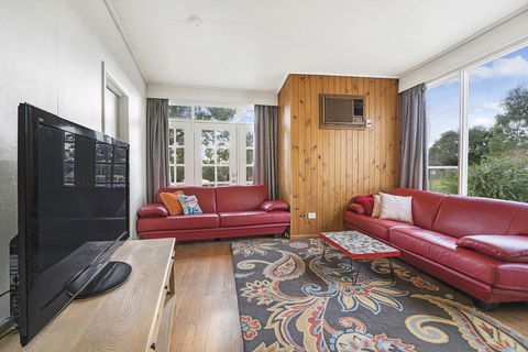 Lilydale 3 Bedroom House Pet Friendly - Seniors Australia 1