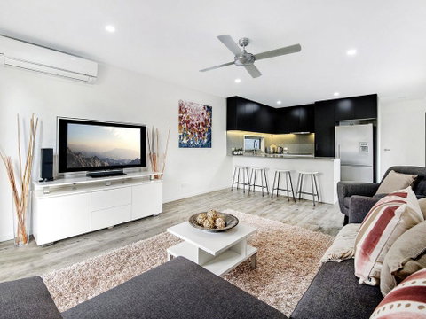 Luxury 1 Bedroom Home In Broadbeach Waters! - Seniors Australia 1
