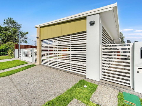 Luxury 1 Bedroom Home In Broadbeach Waters! - Seniors Australia 0
