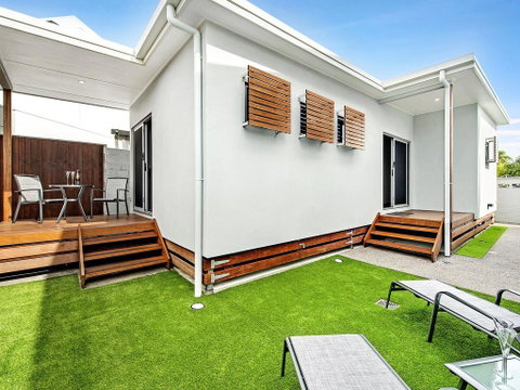 Luxury 1 Bedroom Home In Broadbeach Waters! - Seniors Australia 2