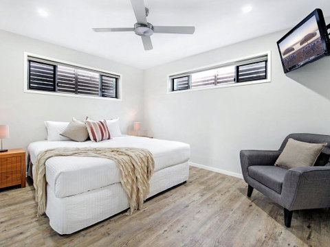 Luxury 1 Bedroom Home In Broadbeach Waters! - Seniors Australia 3