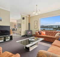 Manfield City Waterfront View Cottage - Seniors Australia