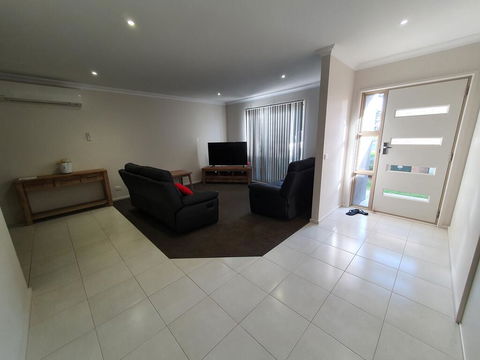 Motel24Seven And Apartments - Seniors Australia 3