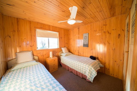 Mundic Waterfront Cottages - Seniors Australia 3