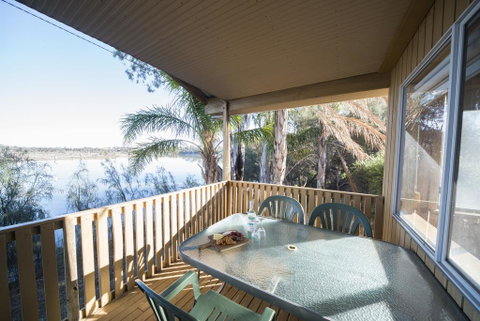 Mundic Waterfront Cottages - Seniors Australia 0