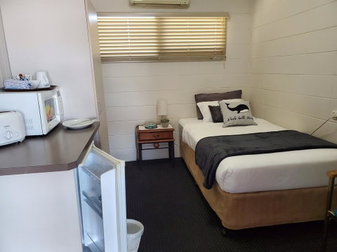 O'Sheas Windsor Hotel - Seniors Australia 1