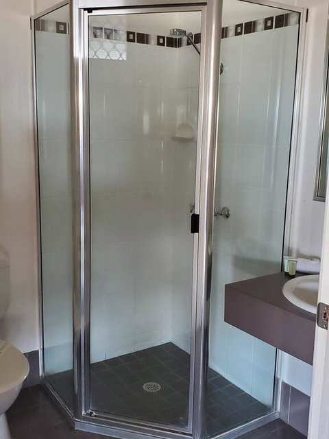O'Sheas Windsor Hotel - Seniors Australia 3