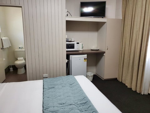 O'Sheas Windsor Hotel - Seniors Australia 2