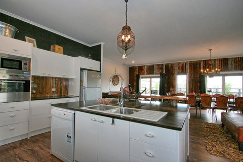 Oak & Barrel / 7 Twynam Street - Seniors Australia 2