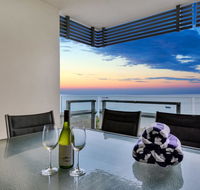 Oceana Darwin Central Oceanfront 3 bedroom 2 Lounge Room Pool Gym Tennis Court Sleeps 9 - Seniors Australia