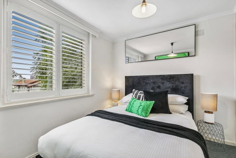 Oversized Apartment Close To City, Parks, MCG - Seniors Australia 2