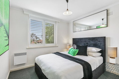 Oversized Apartment Close To City, Parks, MCG - Seniors Australia 1