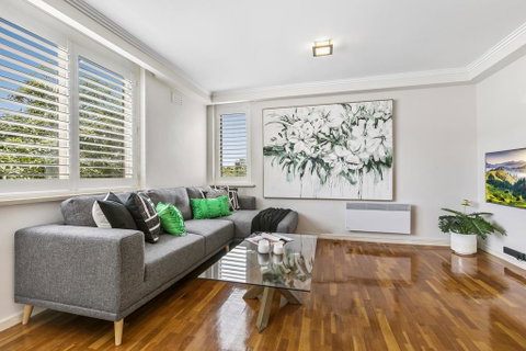 Oversized Apartment Close To City, Parks, MCG - Seniors Australia 0