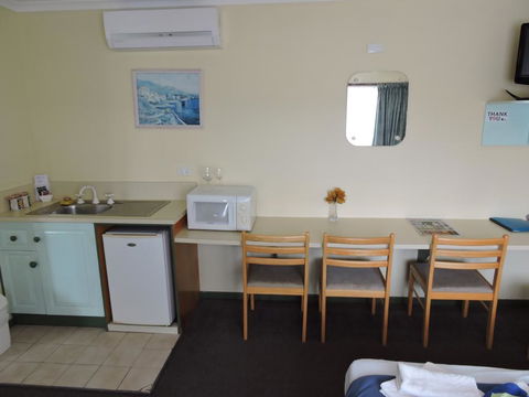 Pacific Motor Inn - Seniors Australia 3