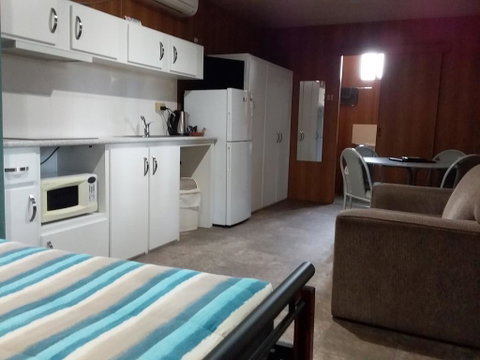 Paringa Caravan Park - Seniors Australia 1