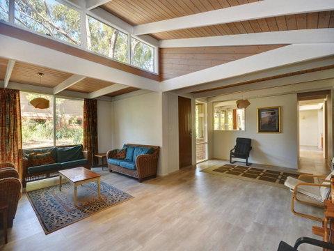 Pet Friendly - Large 4 Bedroom Home - Seniors Australia 3