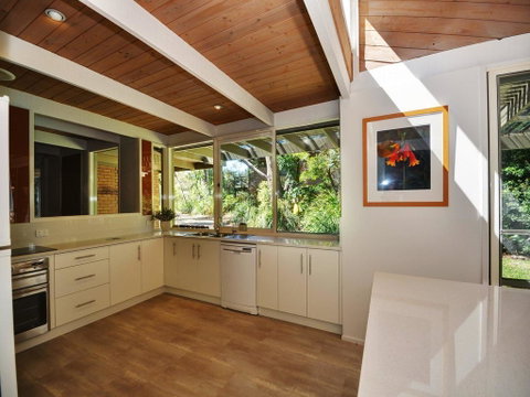 Pet Friendly - Large 4 Bedroom Home - Seniors Australia 1