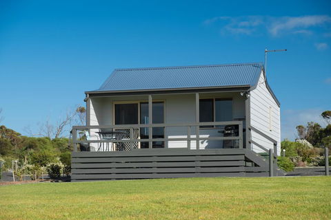 Prom Gate Getaway - Seniors Australia 0