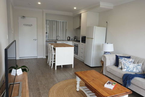 Quiet Apartment Walking Distance To Restaurants - Seniors Australia 0