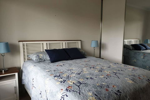 Quiet Apartment Walking Distance To Restaurants - Seniors Australia 3