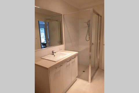Quiet Apartment Walking Distance To Restaurants - Seniors Australia 2