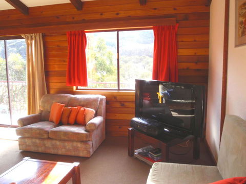 Retro 2 Bedroom Apartment - Seniors Australia 3