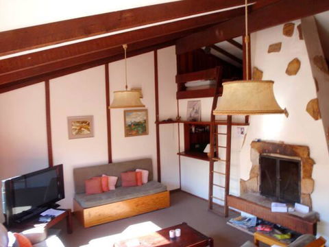 Retro 2 Bedroom Apartment - Seniors Australia 1