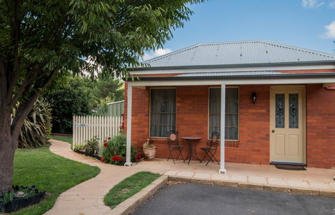 Ross Motel - Seniors Australia 0