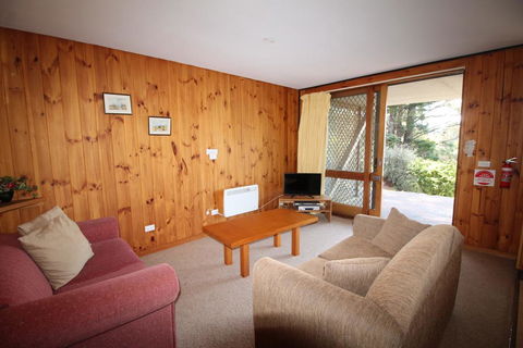 Seeblick 2 On Lake Jindabyne - Seniors Australia 1