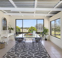 Silky Oak Cottage - cosy with country views - Seniors Australia