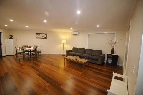 Silver House - Melbourne Airport Accommodation - Seniors Australia 3