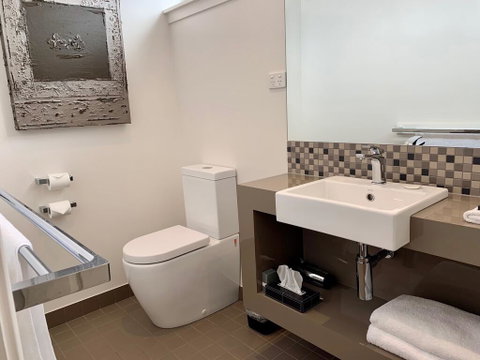 Sovereign Park Motor Inn - Seniors Australia 3