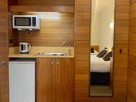 Sovereign Park Motor Inn - Seniors Australia 2