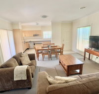 Spacious 2 Bed 2 Bath Villa - Central Location - Quiet - Seniors Australia