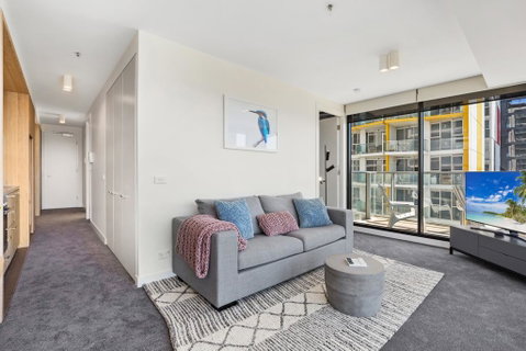 Spacious And Sunny Modern Apartment With City View - Seniors Australia 2