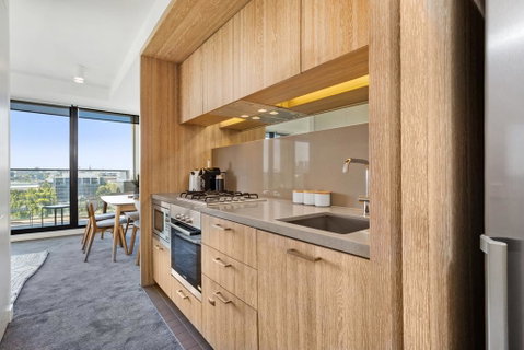 Spacious And Sunny Modern Apartment With City View - Seniors Australia 3