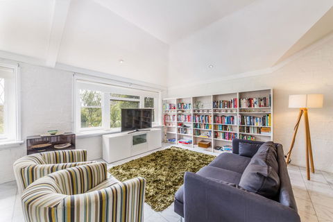 Spoilt For Choice 2-bed/2-bath + Free Parking - Seniors Australia 0