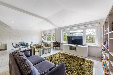 Spoilt For Choice 2-bed/2-bath + Free Parking - Seniors Australia 1
