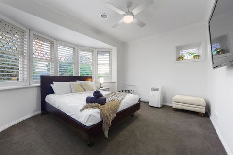 StayCentral - Rosanna Luxurious Mansion - Seniors Australia 3