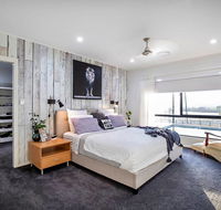 Sunset Penthouse Couples Retreat close to Airlie Beach Champagne on arrival - Seniors Australia